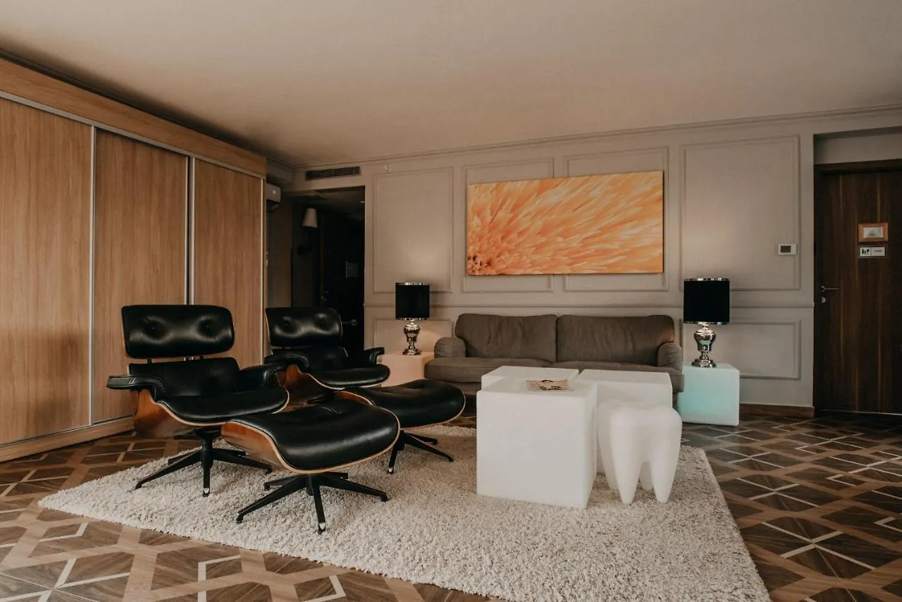 Aquapark Design Rooms Szeged 2*,